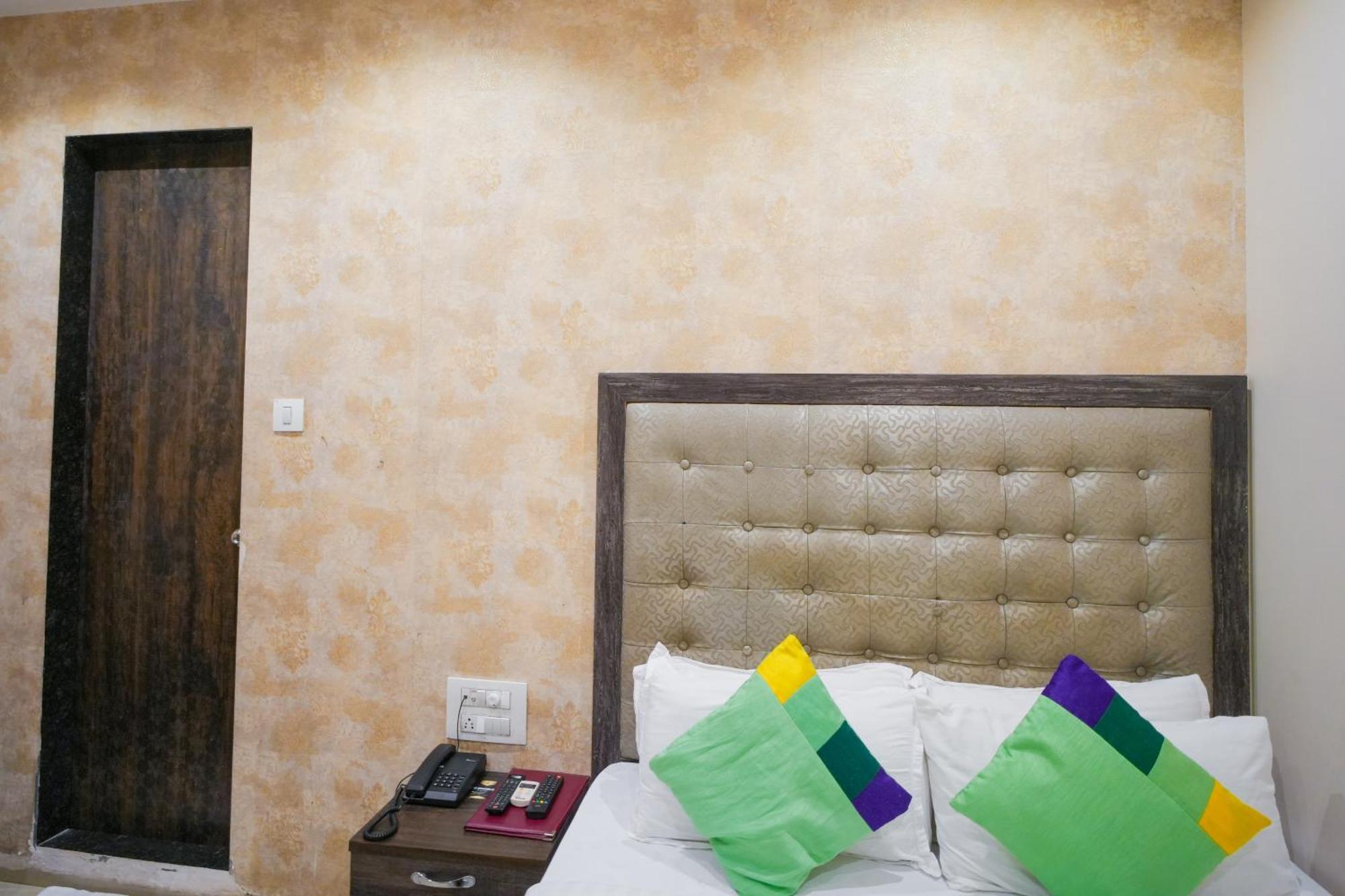 Skylink Hospitality Mahalaxmi Hotel 3*