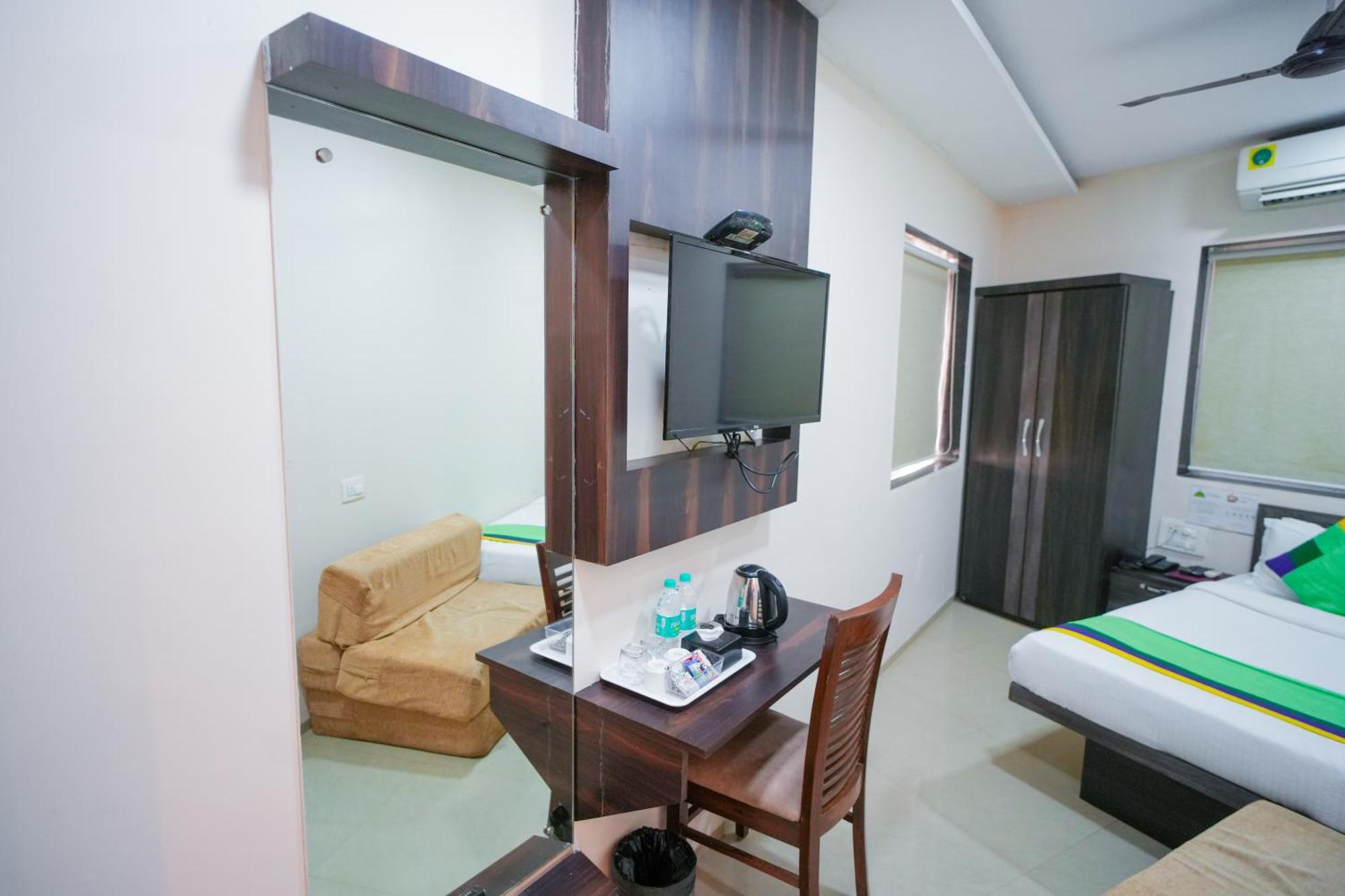 Skylink Hospitality Mahalaxmi 3*